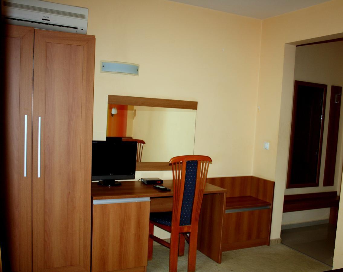 Hotel Elegant Karnobat Dış mekan fotoğraf