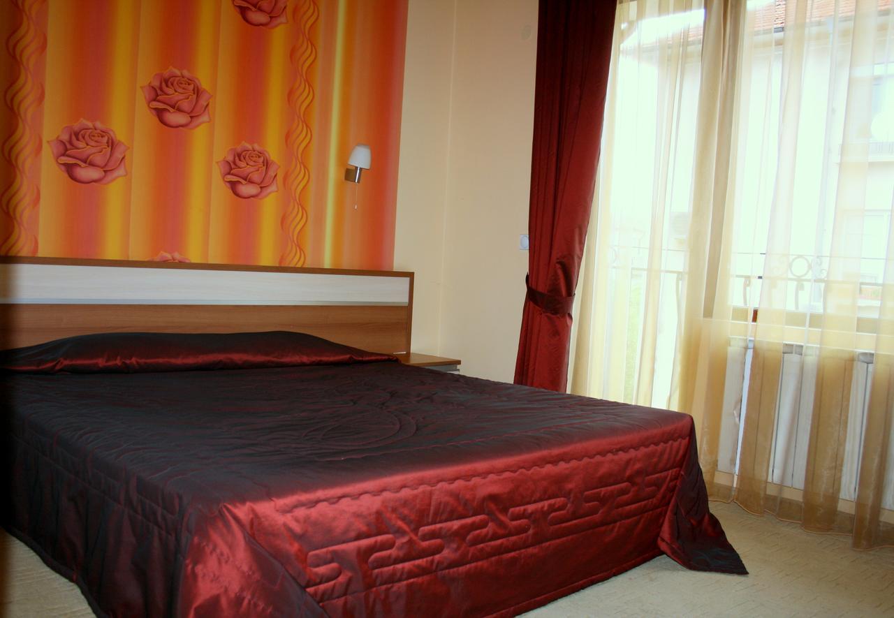 Hotel Elegant Karnobat Dış mekan fotoğraf